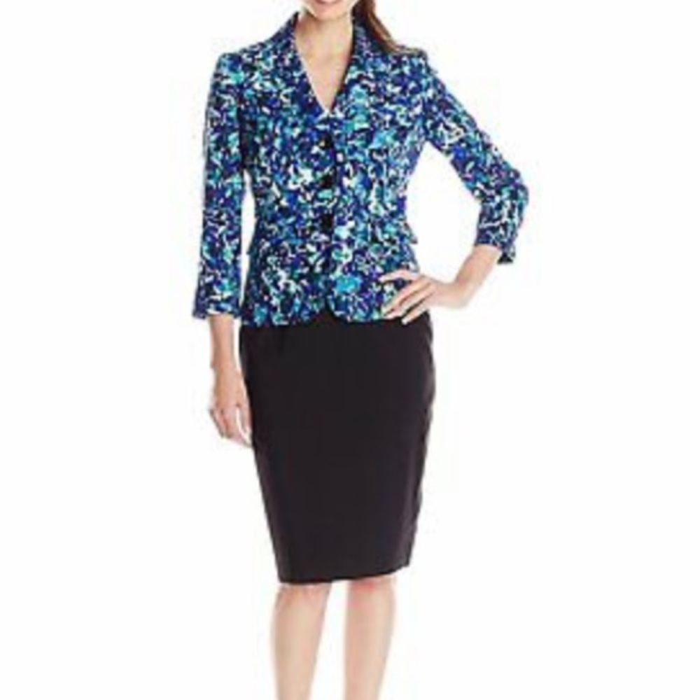 Like new Le Suit skirt suit